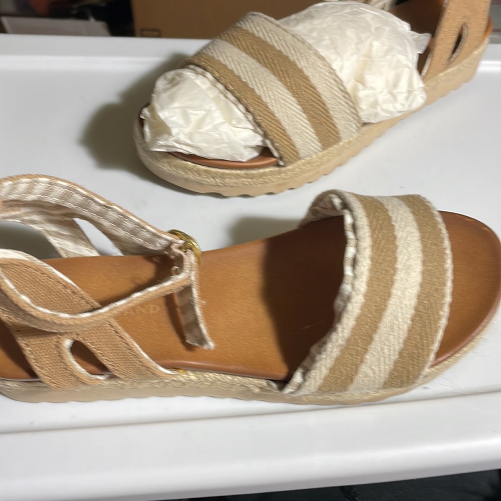 Rock and Candy by Zigi Clarke size 7 fabric sandal EUC